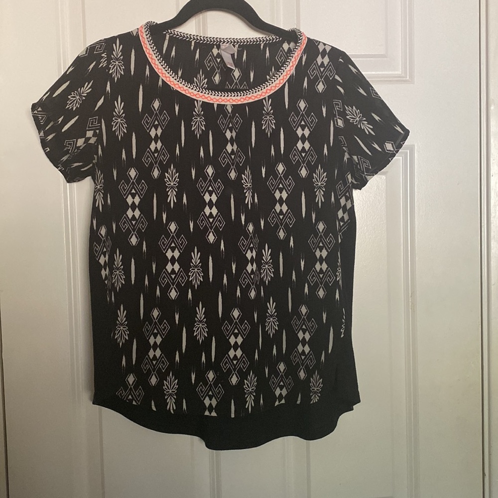 Xhilaration fun design black blouse
